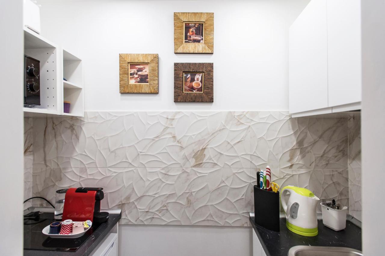 Apartment Near Trevi Fountain Rome Bagian luar foto