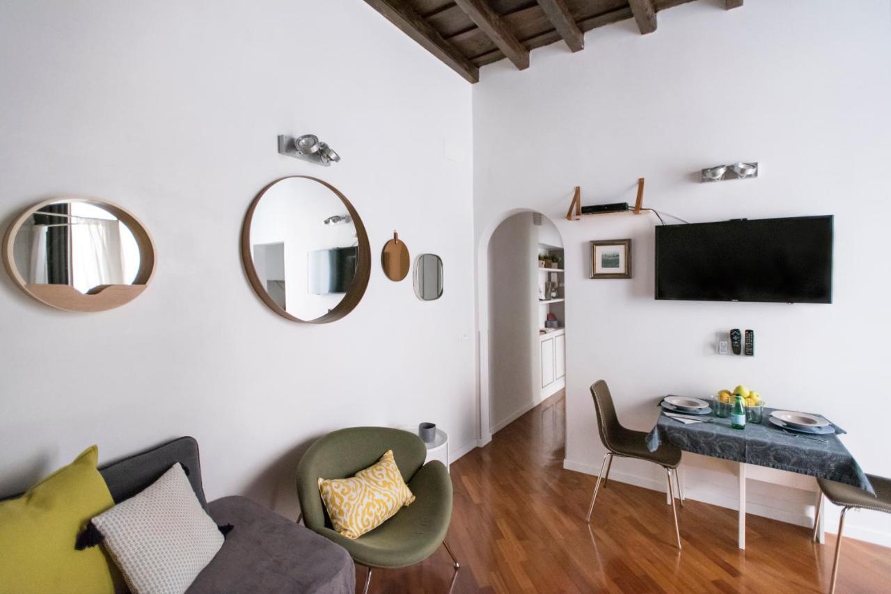 Apartment Near Trevi Fountain Rome Bagian luar foto