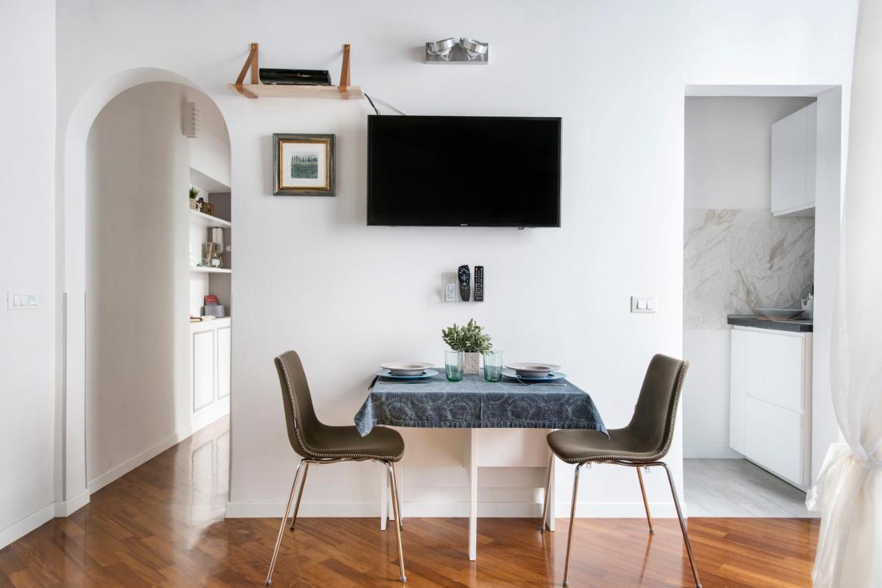 Apartment Near Trevi Fountain Rome Bagian luar foto